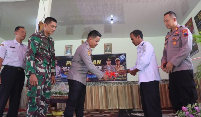 
					Pos Satkamling Karangsari Diresmikan, Kapolres Demak Ajak Warga Perkuat Keamanan Lingkungan