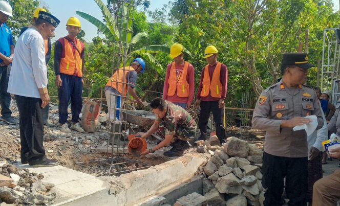 
					Pembangunan Masjid Al Jihad Dimulai, Koramil Kalijambe Dukung Semangat Gotong Royong Warga
