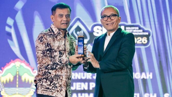 
					Ahmad Luthfi Dinobatkan sebagai Pemimpin Daerah Berdampak, Investasi dan UMKM Jadi Kunci Keberhasilan