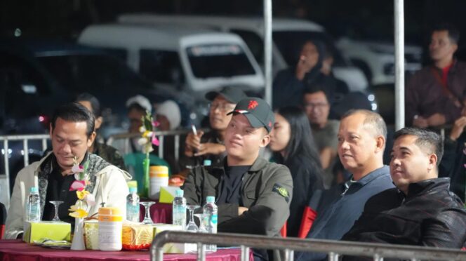 
					Pangdam IV/Diponegoro Nobar Final Piala Dunia Bersama Warga, Pererat Sinergi TNI dan Masyarakat