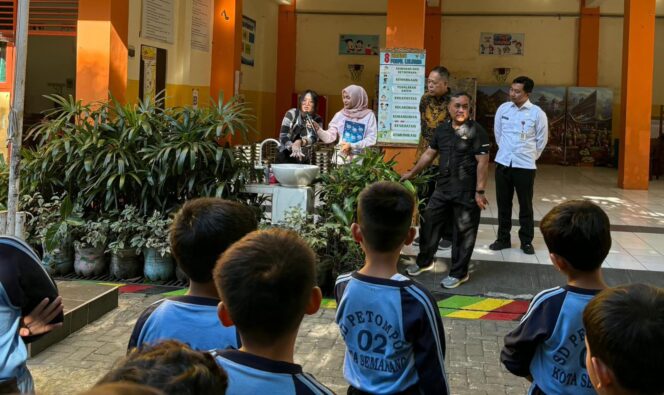 
					Sekolah Pascasarjana UNNES dan SDN Petompon 02 Kampanyekan Gerakan Cuci Tangan untuk Hidup Sehat