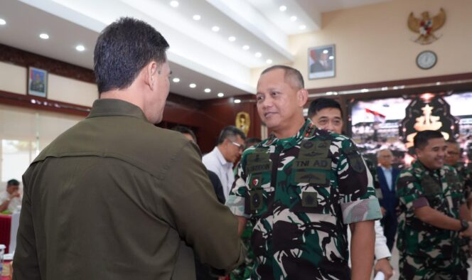 
					Pangdam IV/Diponegoro Perkuat Sinergi dengan Mitra Pembangunan Yonif TP Tahap III dan IV