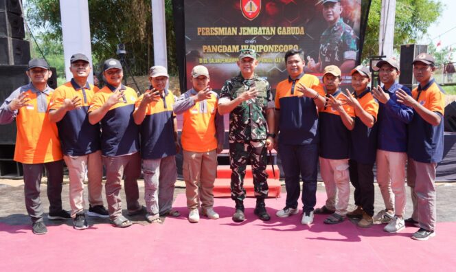 
					Pangdam IV/Diponegoro Resmikan Jembatan Garuda di Pekalongan, Pulihkan Akses Warga Pascabencana