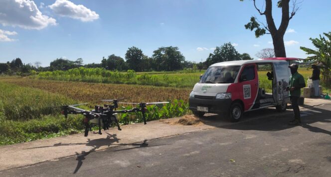 
					Polsek Banyudono Kawal Pengendalian Hama Wereng dengan Teknologi Drone di Lahan Pertanian