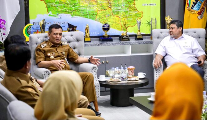
					Pemprov Jateng Perkuat Jaring Pengaman Buruh, Gubernur Ahmad Luthfi Dorong Pencegahan PHK Sejak Dini