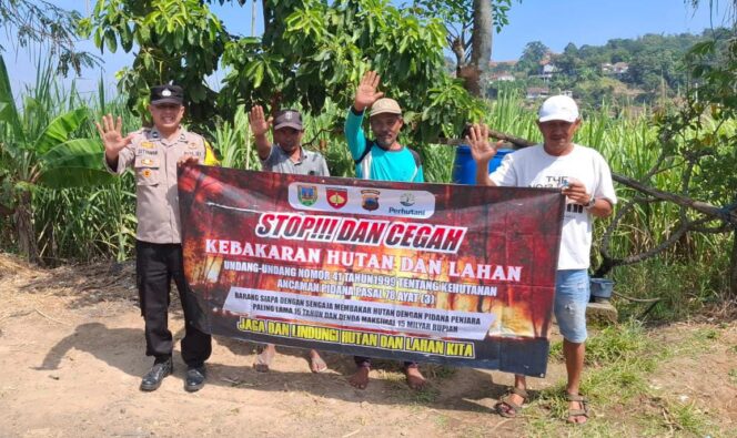 
					Antisipasi Karhutla Saat Kemarau, Polsek Dawe Gencarkan Edukasi dan Imbauan kepada Masyarakat
