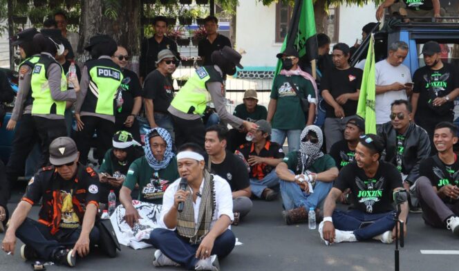
					Demo Desak Pengusutan Proyek Mini Zoo di Purworejo Berlangsung Tertib, Polisi Terapkan Pengamanan Persuasif