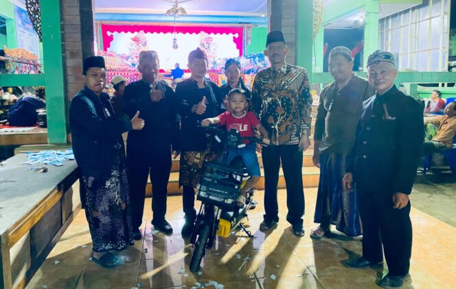 
					Pagelaran Wayang Kulit dan Ruwat Kabumi Desa Bringin Berlangsung Meriah, Sepeda Listrik Jadi Hadiah Utama Doorprize