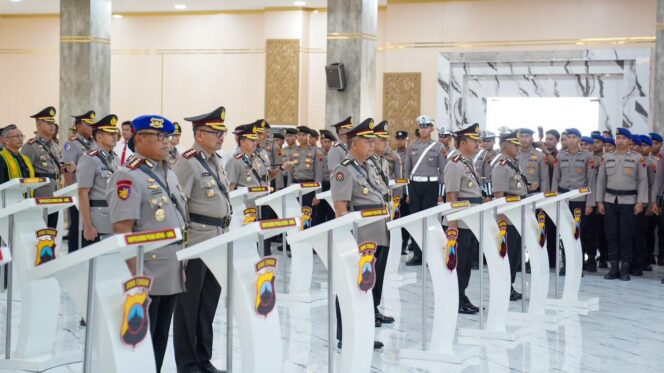 
					Penyegaran Organisasi, Kapolda Jateng Lantik 22 Pejabat Baru