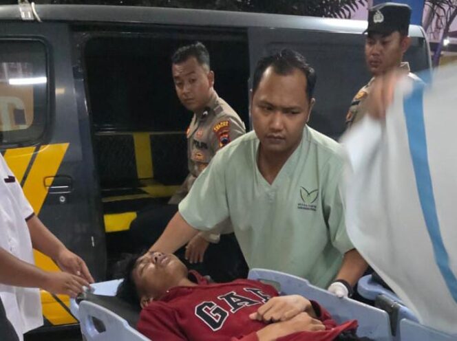 
					Layanan 110 Polres Jepara Bergerak Cepat, Korban Dugaan Penipuan di Masjid Agung Dievakuasi ke Rumah Sakit