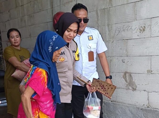 
					Bhabinkamtibmas dan Kelurahan Kauman Jepara Evakuasi Lansia Terlantar ke Panti Jompo