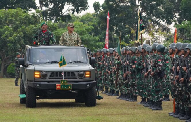 
					Pangdam IV/Diponegoro Tutup Lomba Pleton Tangkas 2026, Yonif 400/BR Raih Juara Umum