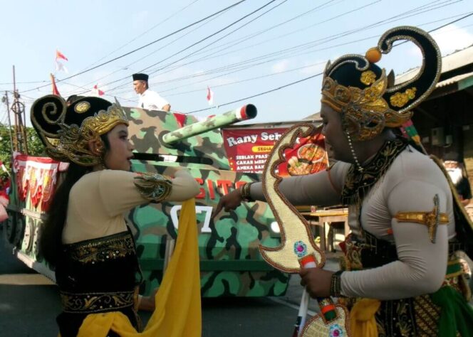 
					Meriahnya Karnaval RW 01 Wologito, dari Tank hingga Rama-Sinta