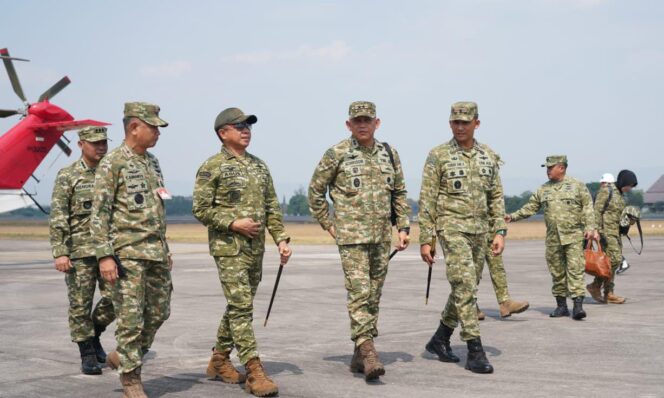 
					Pangdam IV/Diponegoro Lepas Keberangkatan Panglima TNI Usai Kunjungan Kerja di Jawa Tengah
