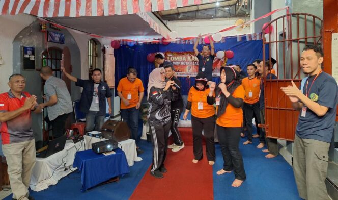 
					Semarak HUT RI ke-81, Rutan Salatiga Fasilitasi Warga Binaan Tunjukkan Bakat Lewat Lomba Karaoke