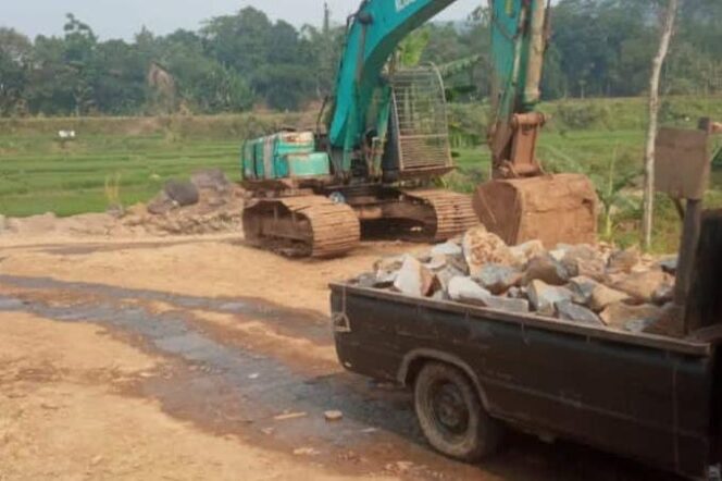 
					Tambang Galian C di Desa Tembok Limpung Jadi Sorotan, Legalitas Dipertanyakan