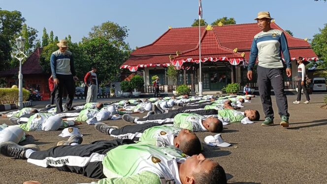 
					Digembleng Serka Mohammad Ramli, Capaska Batang Matangkan Fisik dan Mental Jelang HUT Ke-81 RI