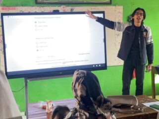 Pelaksanaan sosialisasi mengenai peran keluarga dalam mendukung
pendidikan anak 
