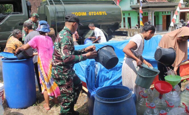 
					Kemarau Picu Krisis Air di Boyolali Utara, Kodim 0724 dan BPBD Salurkan Enam Tangki Air Bersih