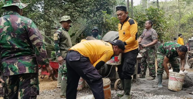 
					Gotong Royong TNI-Polri dan Warga Warnai Pelaksanaan TMMD Reguler ke-129 di Purworejo