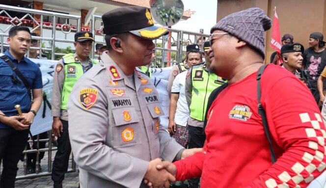 
					Kapolres Kudus Apresiasi Aksi Damai di DPRD, Penyampaian Aspirasi Berjalan Aman dan Lancar