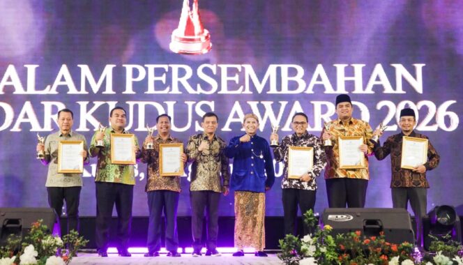 
					Ahmad Luthfi Raih Special Achievement Award, Dinilai Berhasil Dorong Terobosan di Jateng