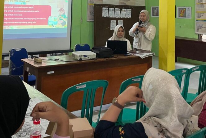 
					Mahasiswa KKN Undip Ajarkan Strategi Kelola Keuangan Rumah Tangga kepada Ibu-Ibu PKK Tunjungsari Pekalongan 