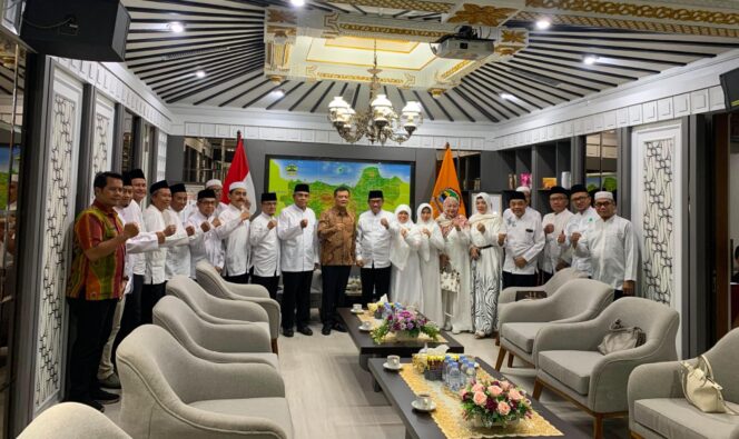 
					Audiensi dengan Gubernur, IPHI Jateng Bahas Penguatan Layanan dan Pembinaan Haji