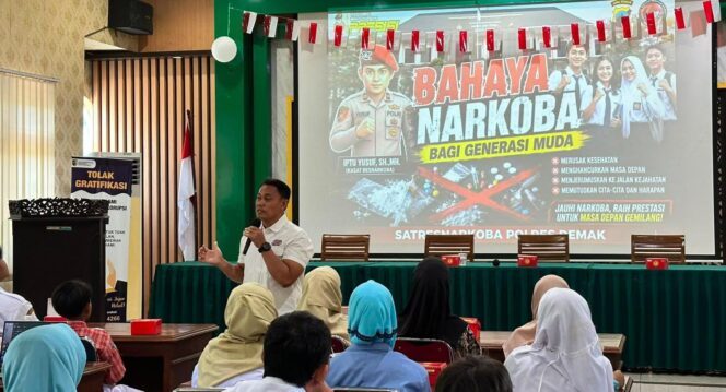 
					Polres Demak Bekali Pelajar dan Guru SMP dengan Edukasi Bahaya Narkoba