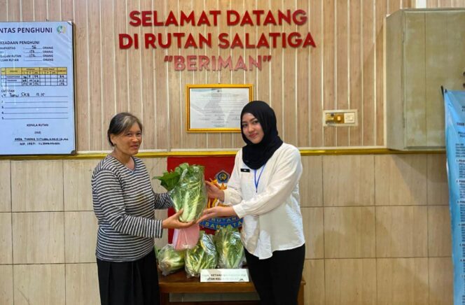 
					Sawi Hasil Budidaya Warga Binaan Rutan Salatiga Dibagikan kepada Pengunjung