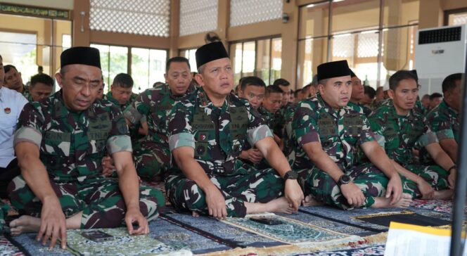 
					Pangdam IV/Diponegoro Ajak Prajurit Memaknai Kemerdekaan Lewat Doa Bersama