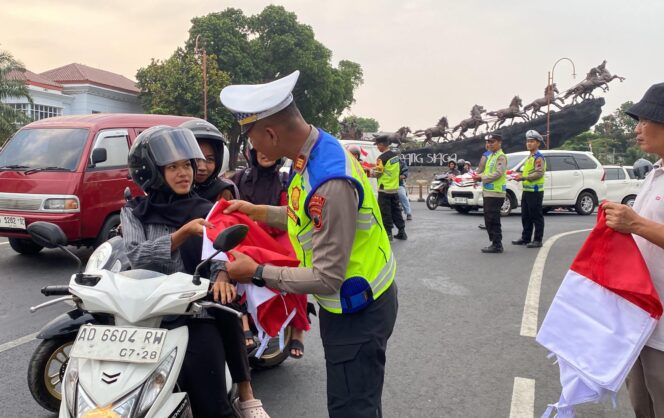 
					Polres Boyolali Bagikan 310 Bendera Merah Putih Jelang HUT RI ke-81