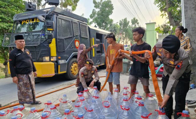 
					Polres Kudus Distribusikan 24 Ribu Liter Air Bersih untuk Warga Glagahwaru
