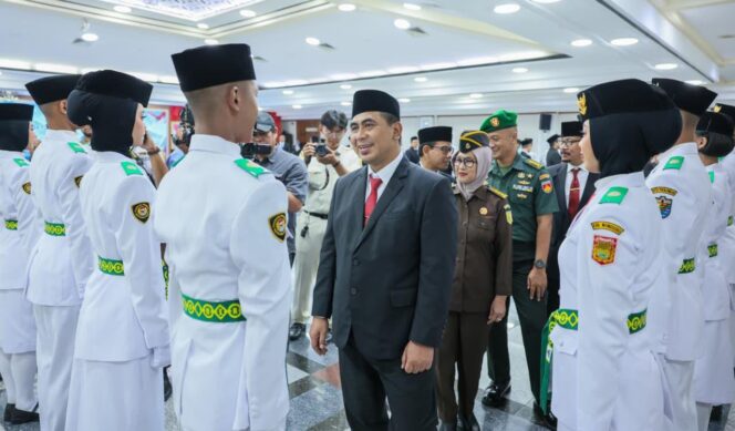 
					45 Paskibraka Jateng Dikukuhkan, Gus Yasin Tekankan Integritas dan Kedisiplinan