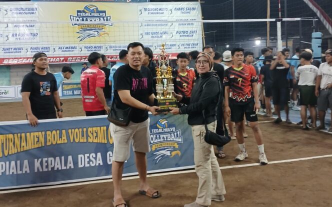 
					Grand Final Voli Piala Kades Guli Berlangsung Semarak, Polsek Nogosari Pastikan Pertandingan Aman