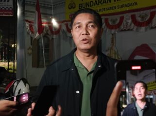 Kabid Humas Polda Jatim Kombes Pol Jules Abraham Abast saat memberikan keterangan kepada wartawan 