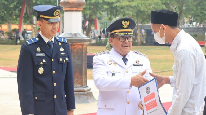 
					Wali Kota Salatiga Serahkan Remisi kepada Warga Binaan Rutan pada HUT ke-81 RI
