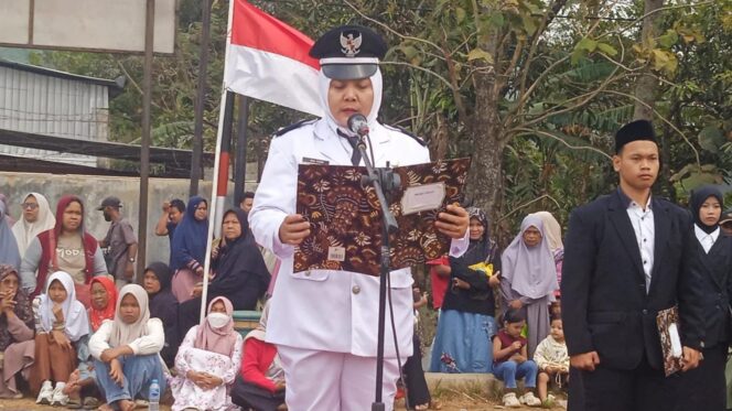 
					Upacara HUT ke-81 RI di Taraban, Kades Uma Farida Ajak Warga Perkuat Persatuan dan Bijak Bermedia Sosial