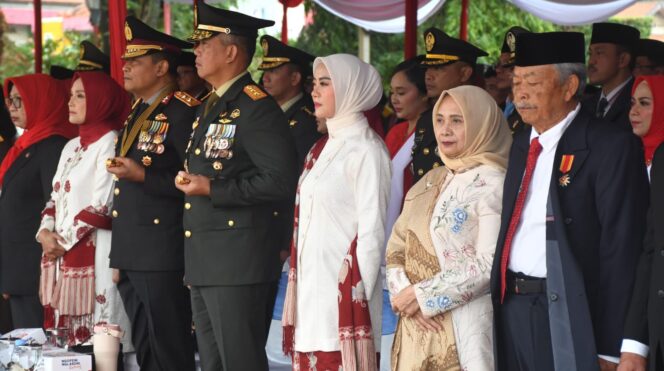 
					Pangdam Diponegoro Hadiri Upacara HUT ke-81 RI di Simpang Lima Semarang