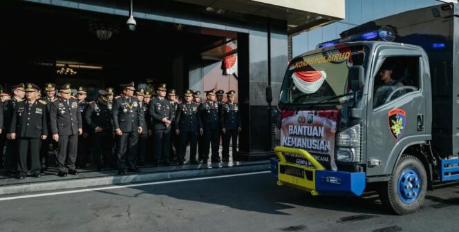 
					Polda Jatim Salurkan Bantuan Kemanusiaan untuk Warga Terdampak Bencana di NTT