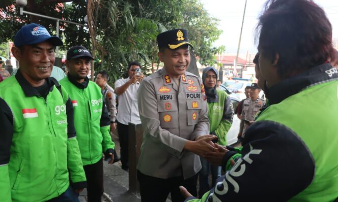 
					Kapolres Semarang Rangkul Komunitas Ojol, Ajak Bersama Jaga Kondusivitas
