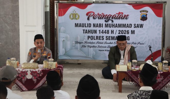 
					Maulid Nabi 1448 H, Kapolres Semarang Dorong Anggota Jadikan Akhlak Rasulullah sebagai Teladan
