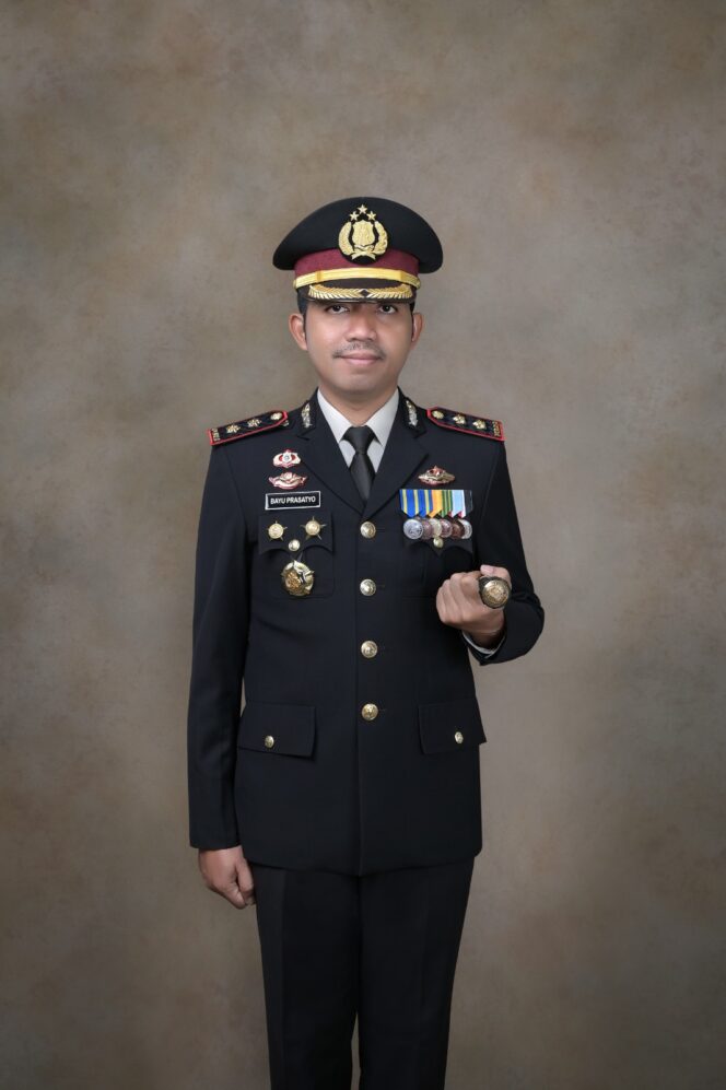 
					Kapolres Tegal AKBP Bayu Prasatyo, S.H., S.I.K., M.H.,