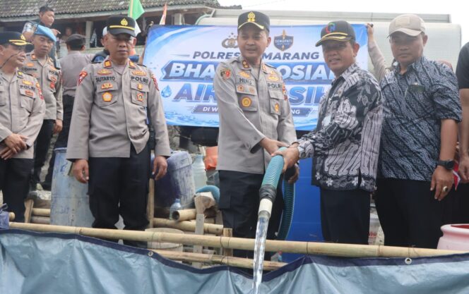
					Polres Semarang Distribusikan 13 Ribu Liter Air Bersih untuk Warga Dusun Jagir