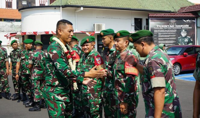 
					Usai Pimpin Upacara HUT RI di Istana, Dandim Kota Semarang Disambut dengan Kebanggaan
