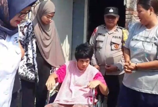 
					Bhabinkamtibmas Bantu Warga Disabilitas Dapatkan Kursi Roda dari PMI Kabupaten Tegal