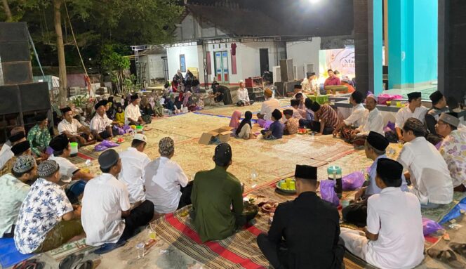 
					Ikatan Remaja Mushola Al Fatah dan Masyarakat Peringati Maulid Nabi Muhammad SAW