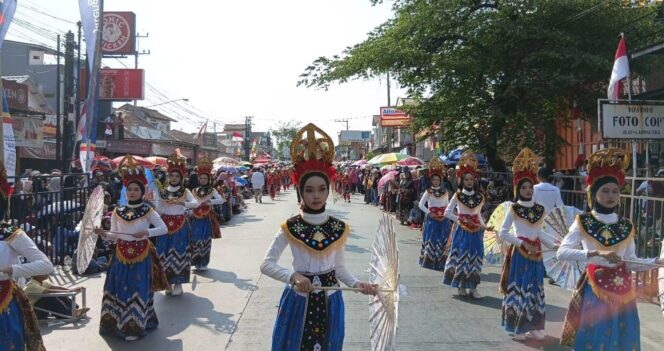 
					SMP Negeri 1 Bumiayu Pertahankan Juara I Karnaval Seni dan Budaya, Tampilkan Pesona Nusantara