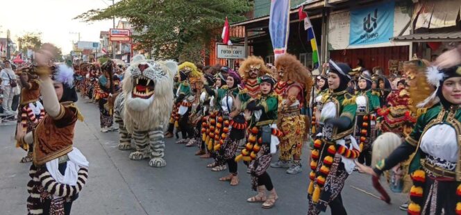 
					Meriah! Karnaval Seni Budaya Bumiayu Diikuti Pelajar hingga Masyarakat Umum