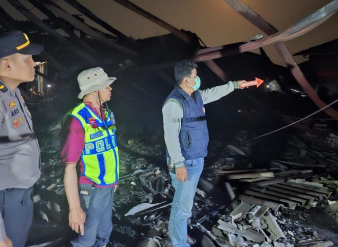 
					62 Kios Pasar Desa Sedo Demak Terbakar, Kerugian Ditaksir Rp1,2 Miliar